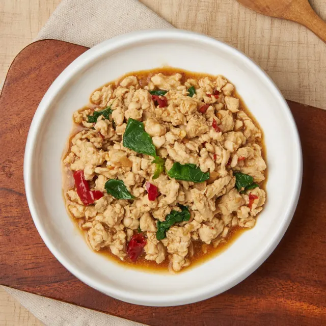 กะเพราไก่สับ อาหารลดน้ำหนัก 180 kcal โปรตีน 33 กรัม