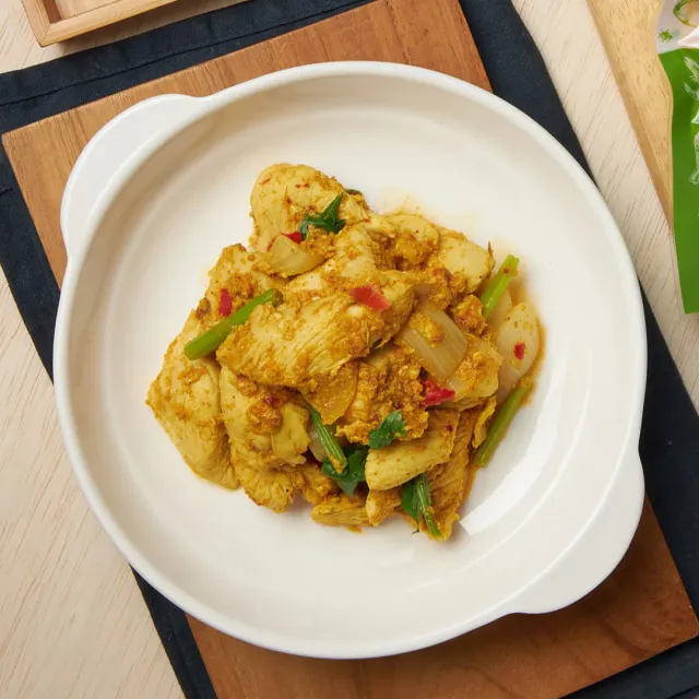 ไก่นุ่มผัดผงกะหรี่ อาหารลดน้ำหนัก 170 kcal โปรตีน 31 กรัม
