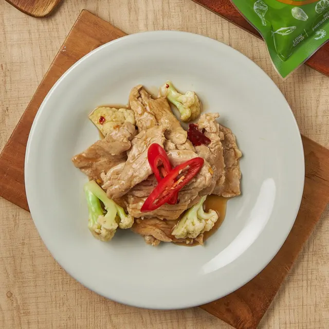 หมูนุ่มผัดดอกกะหล่ำ อาหารลดน้ำหนัก 120 kcal โปรตีน 19 กรัม