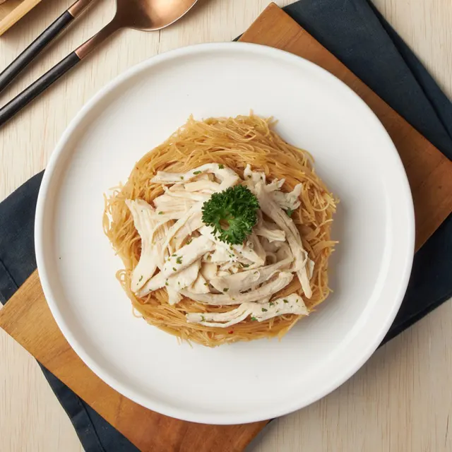 หมี่คลุกไก่ฉีก อาหารลดน้ำหนัก 280 kcal โปรตีน 27 กรัม